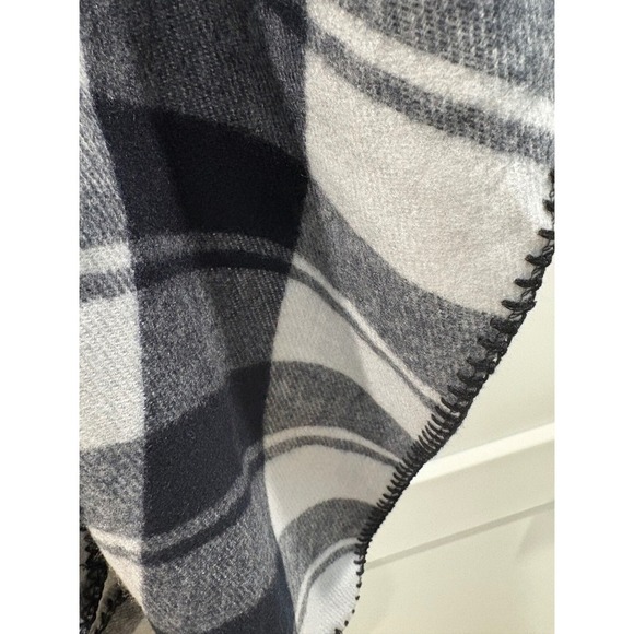 Woolrich Plaid Poncho Cape Shawl Blanket One Size - Picture 3 of 5